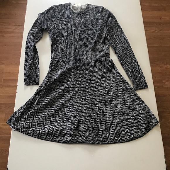 Michael Kors Dresses & Skirts - Michael Kors Fit and Flare long sleeve dress